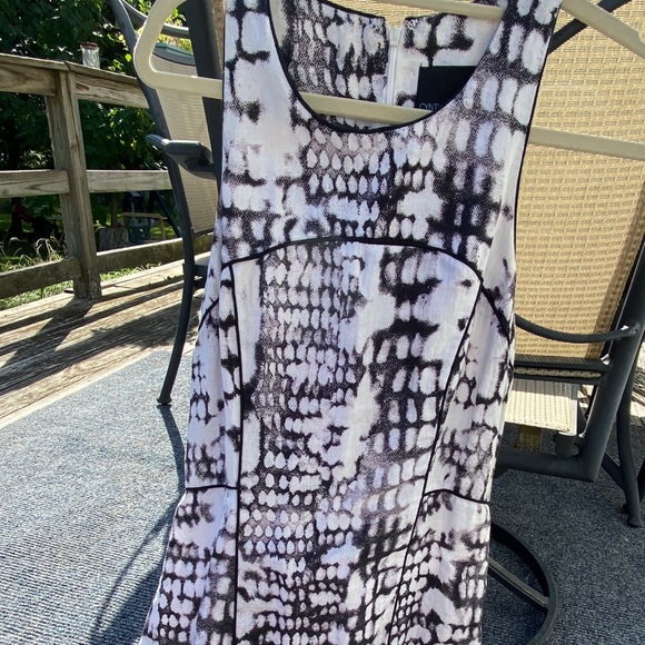 Black and White Designed Dress - Picture 5 of 9